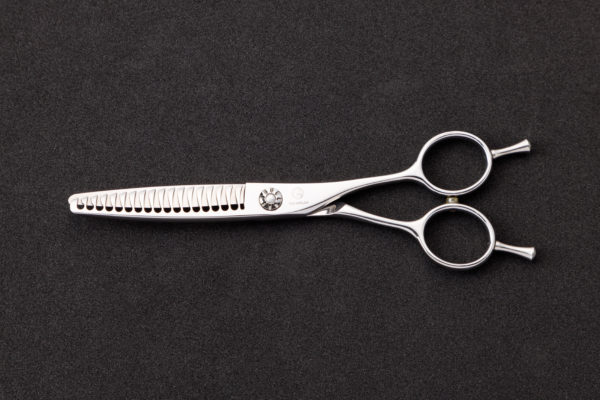 VI-18 (Thinning scissors)